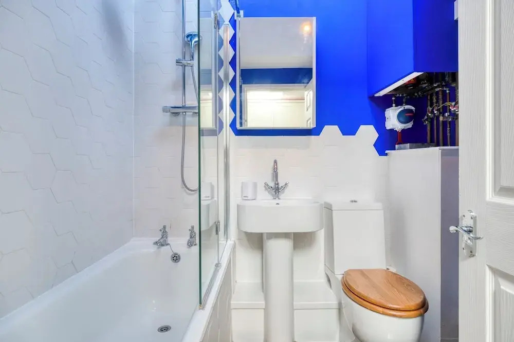 Stylish 2BD with Private Garden & Sauna