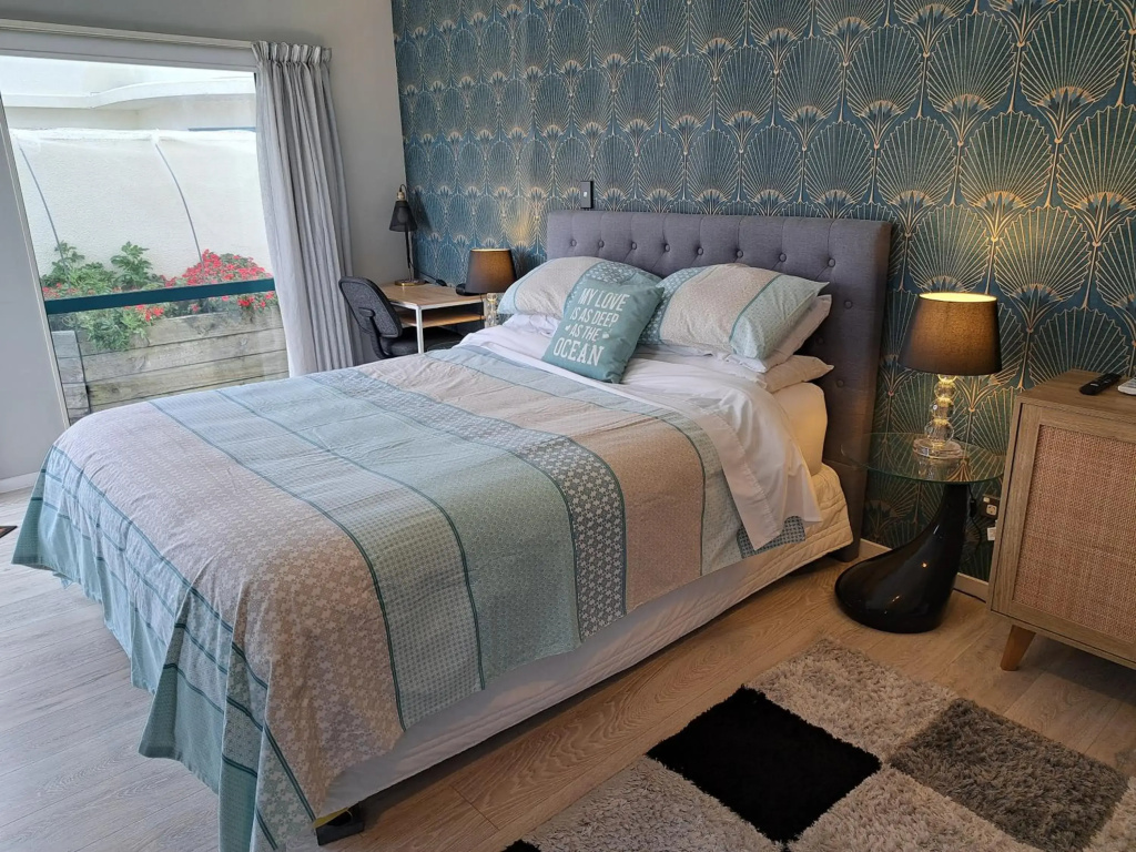 26A On Sunbrae 40 inch smart TV ensuite near beach free wifi