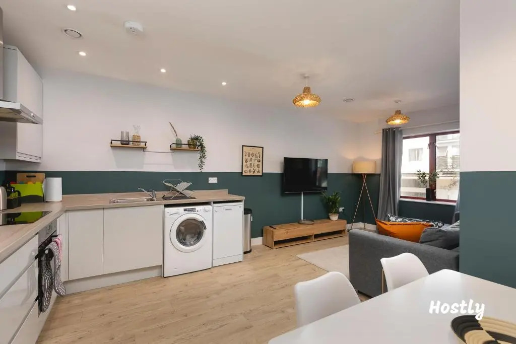Wesley Gate Apartments - Building 3, by Hostly