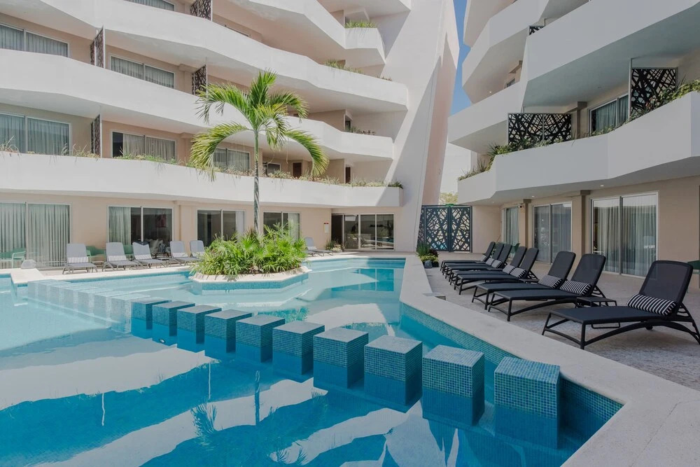 LUXURY 1-bdr -ROOFTOP POOL-GYM-PARK G310