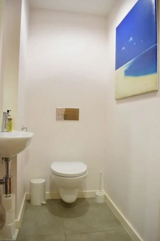 Spacious 2 Bedroom Penthouse in Islington