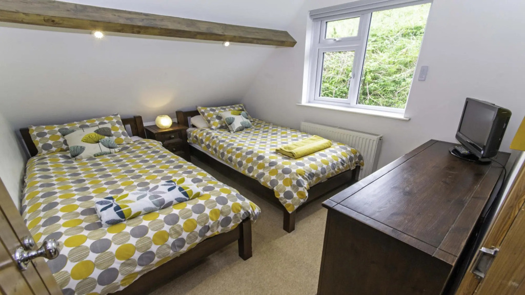Stables & Breeze | 6 Bedrooms / Sleeps 13 | Sea Views