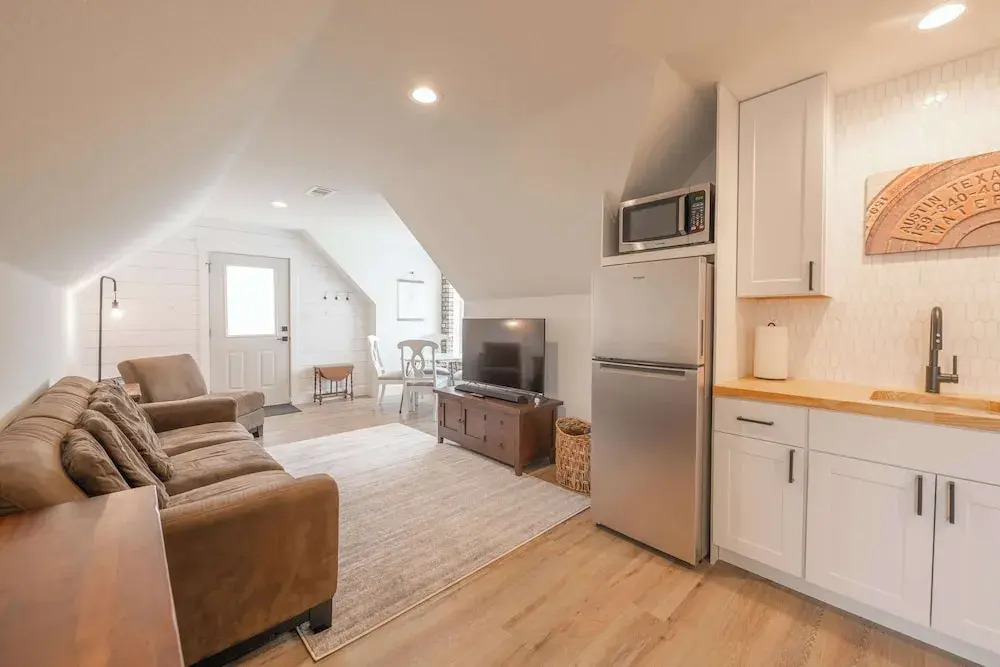 Scarlet Ridge Retreat - Near Wineries & DT Austin!