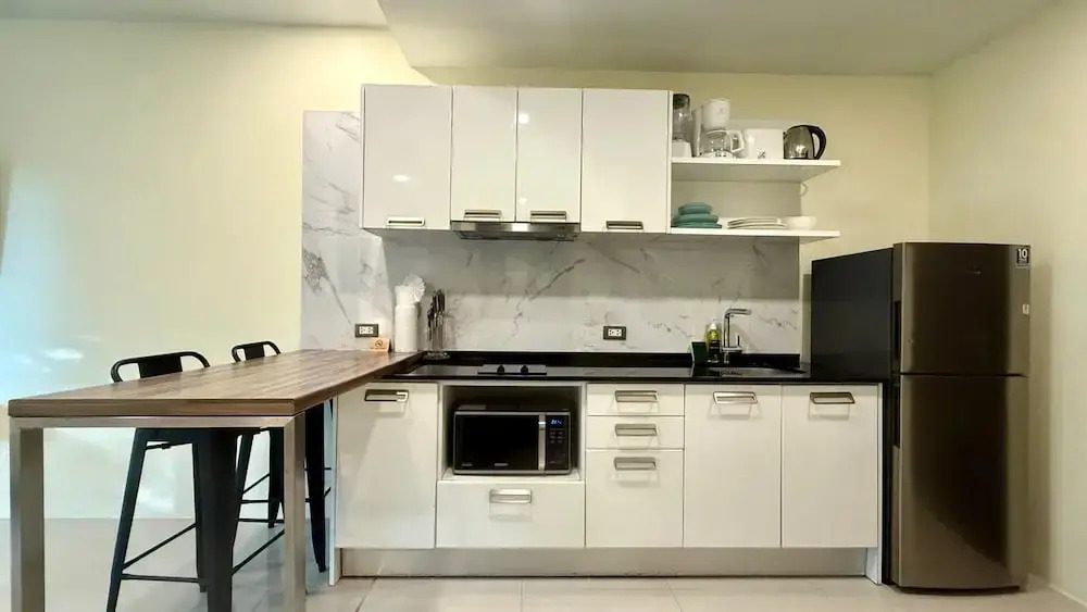 Emerald 412a - Studio With Balcony and Shared Pool
