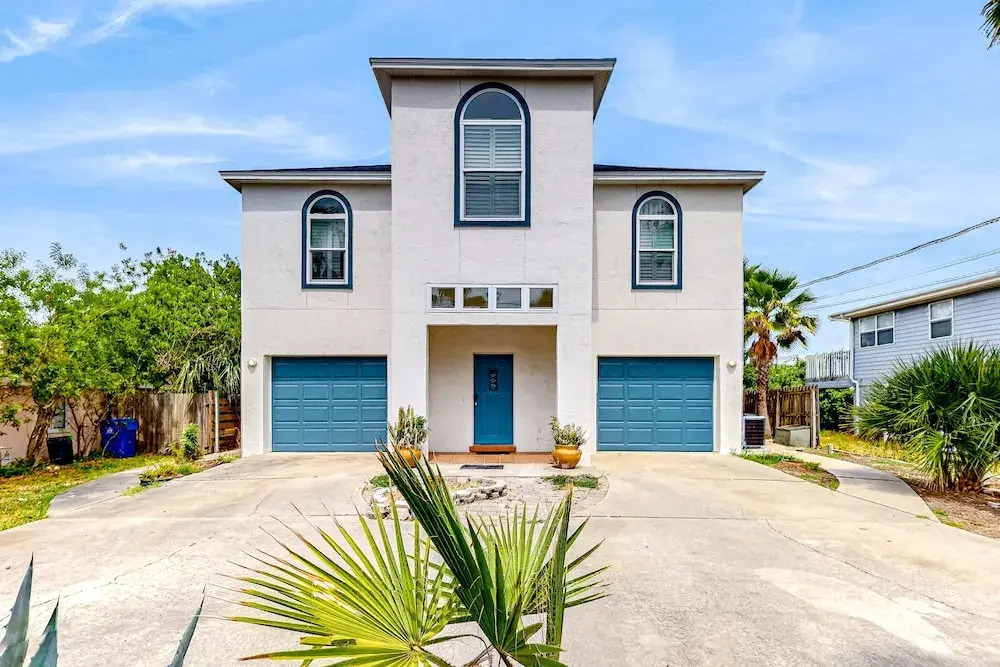 Tropical Gem w/ Courtyard & Large Deck Stroll 1 Block to Beach Boardwalk