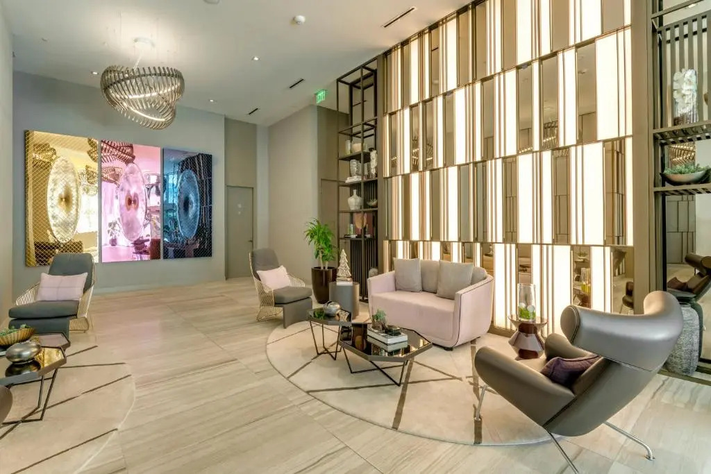 New2019 SW CornerSuite with WaterViews 9th Floor