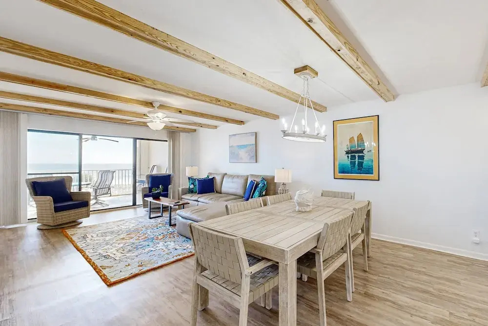 Oceanfront Condo With Private Balcony, Shared Pool and Beach Access