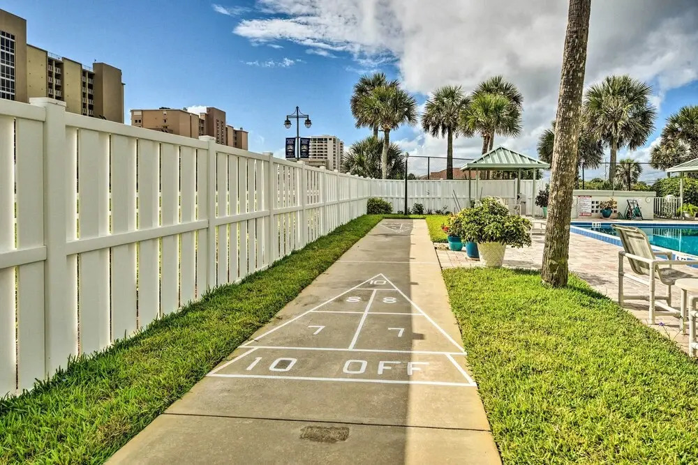 Daytona Condo w/ Community Pool, Walk to Beach!