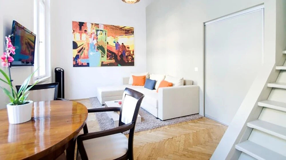 Opera Mezzanine Apartment - Historic Building With High Ceiling, A/c, Free Wifi