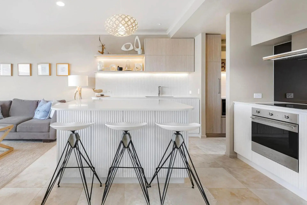Unit 9 Fantastic Holiday Apartment in Sunshine Beach Stunning Views Opposite Beach Access