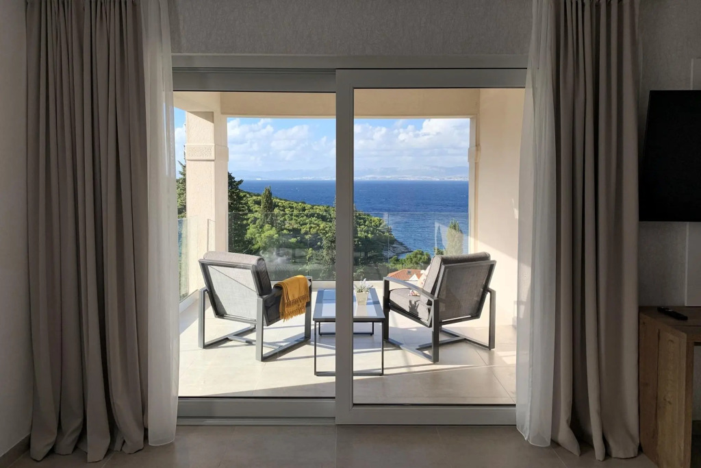 D in Postira with 7 bedrooms and 7 bathrooms