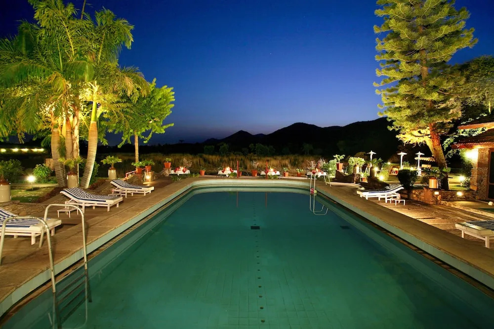 Shikarbadi Hotel