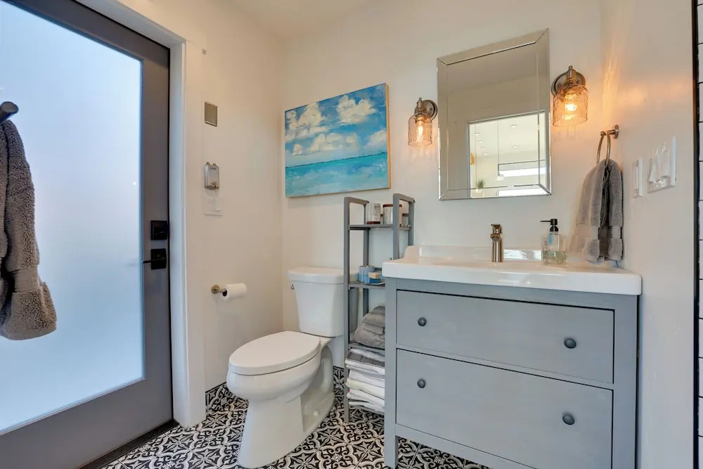 Luxe, Modern Studio w/ Sweeping City Views!