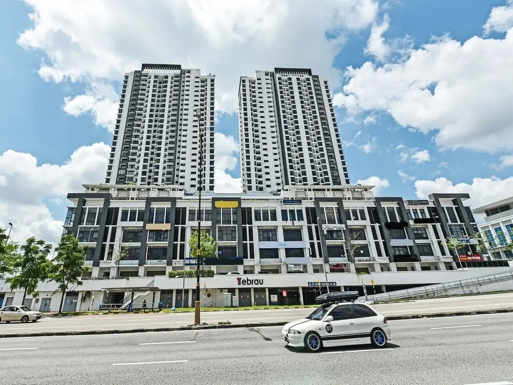 OYO HOME 90452 1 Tebrau Residence Jep