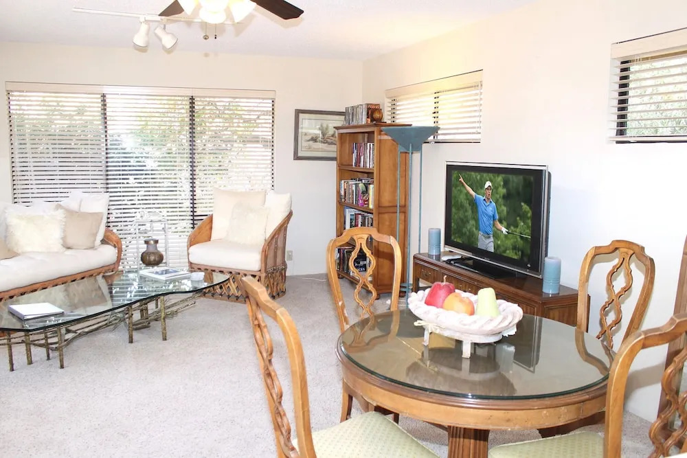 De Anza Golf Course Cottage - 1 Br home by RedAwning