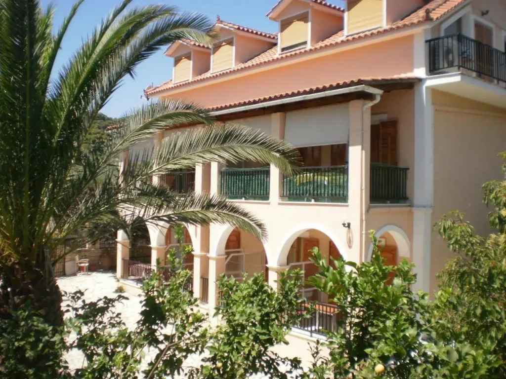 Loukas Inn Family Resort
