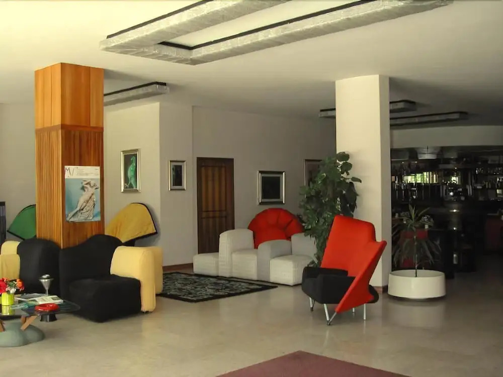 G. Hotel Capitol