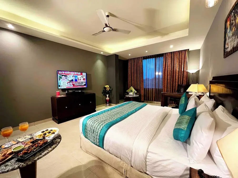 V Hotel TSSG near Delhi IGI Airport