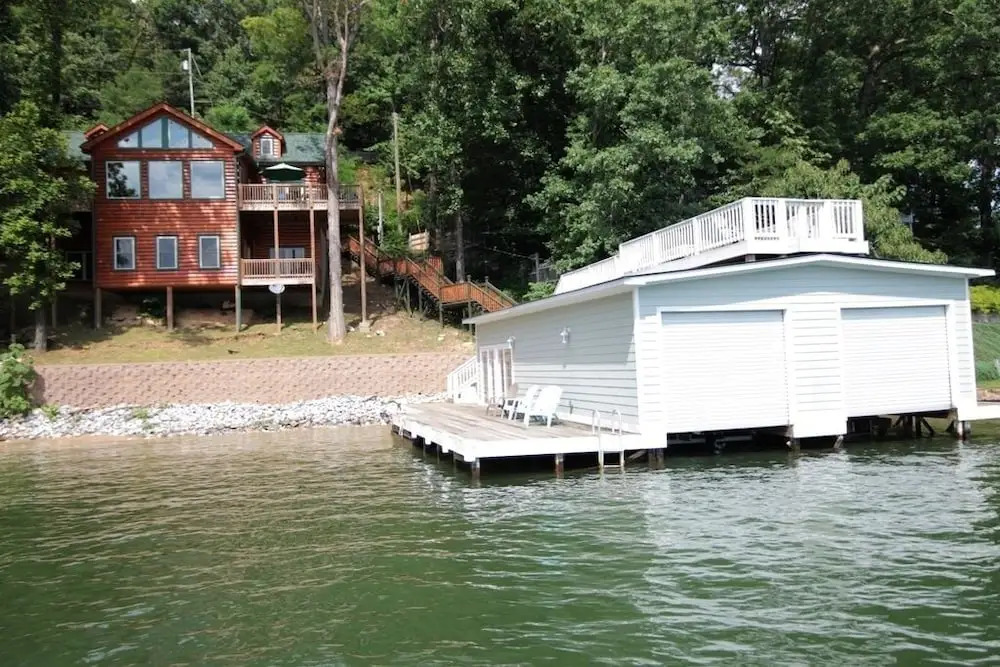 Large Lakefront Cabin W/kayaks And Boathouse 5 Bedroom Home
