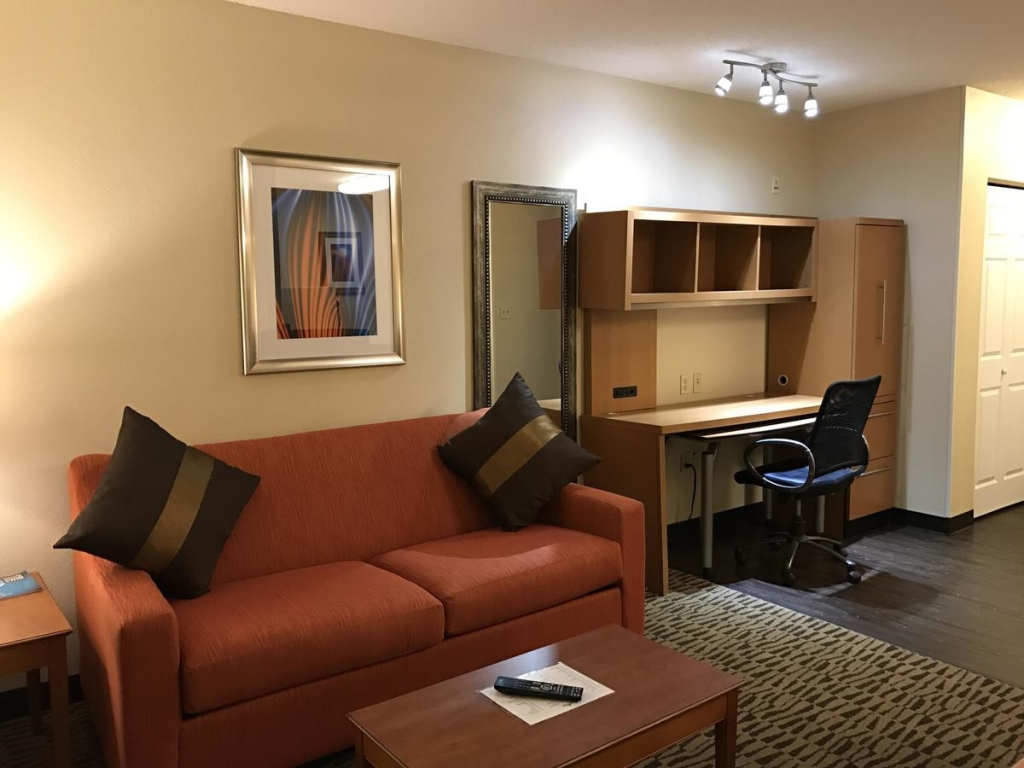 Hawthorn Suites by Wyndham Louisville North