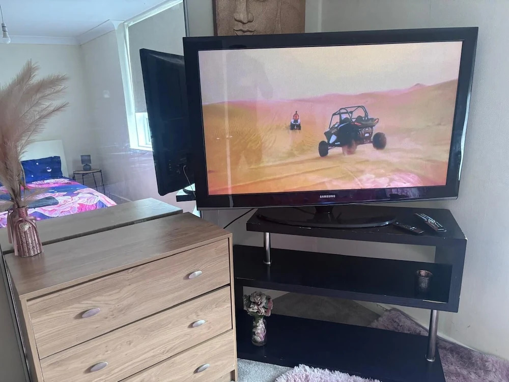 Spacious 2-bed Apartment in Hornchurch