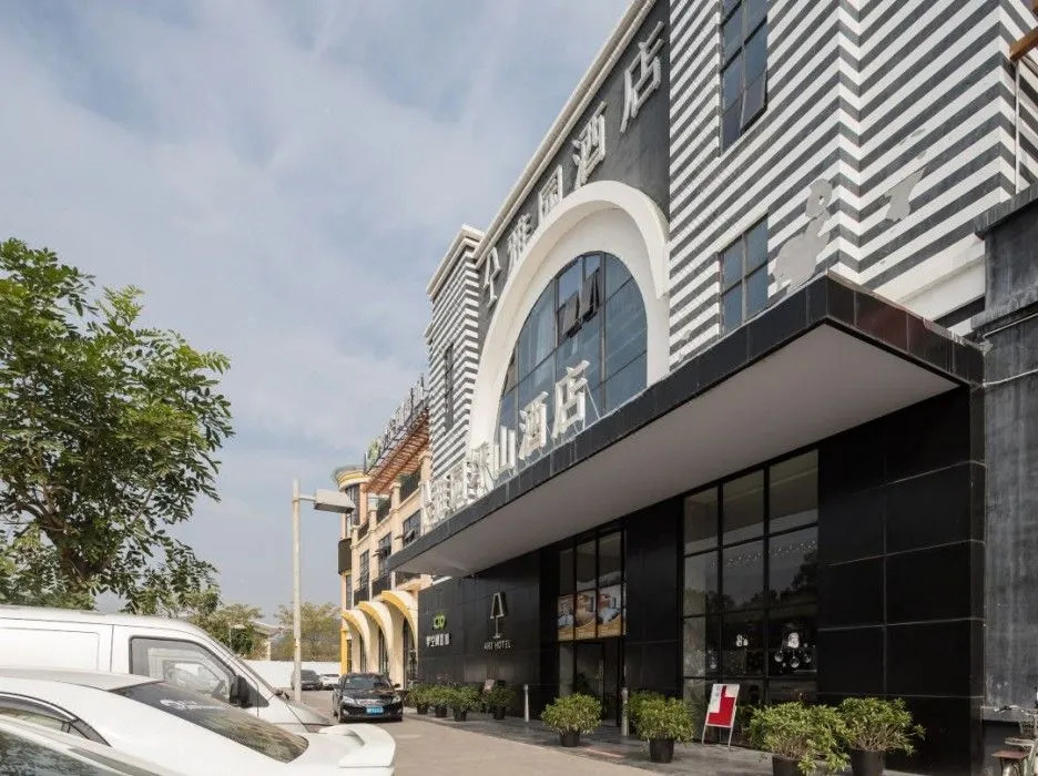 Pengxi Hotel (Shenzhen Pingshan High-Speed Railway Station Jinlong Subway Station)
