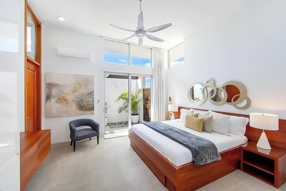 Oceanside Vacation Villa With Hotel Amenities v10