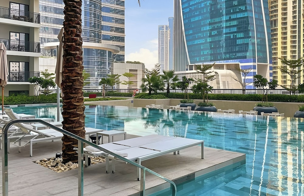 Canal View 1BR Near Business Bay Metro