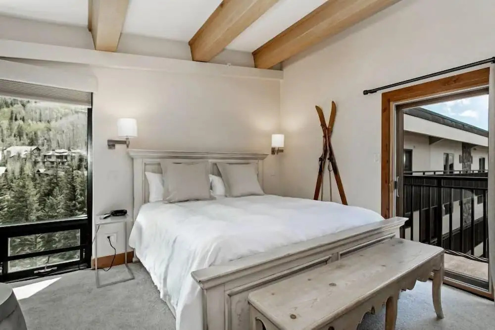 3 Bedroom Antlers Vacation Rental With Incredible Slopeside Views And Just A Short Walk To Gondola And Lionshead Village