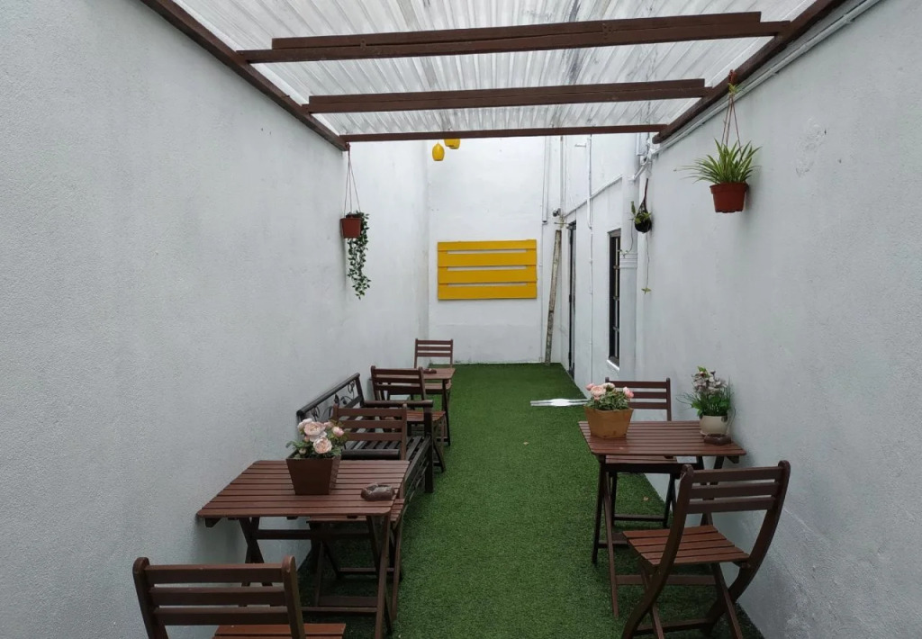 Bestow Capsule Hostel