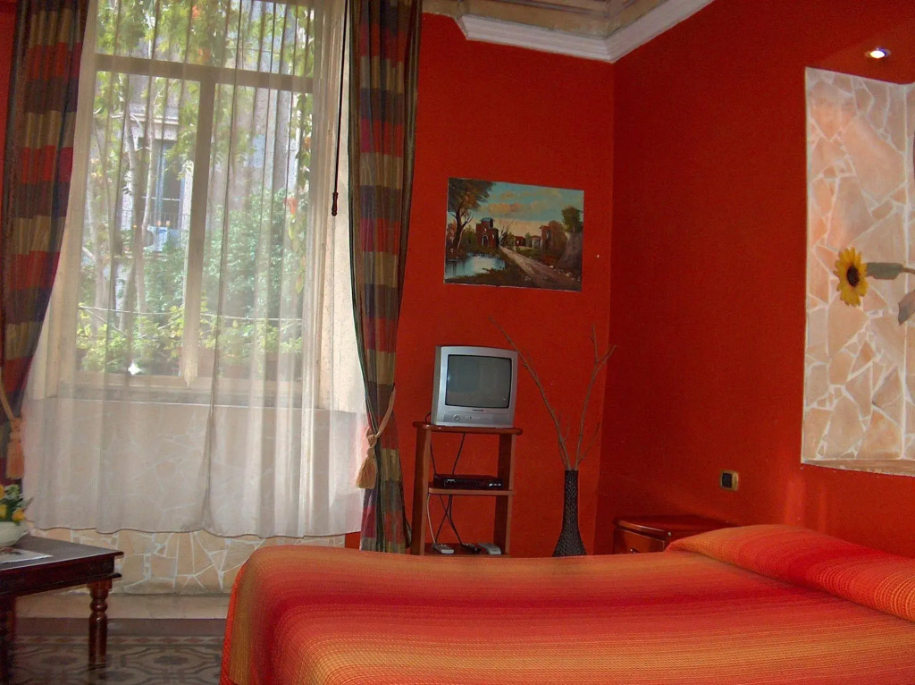 Holland International Rooms