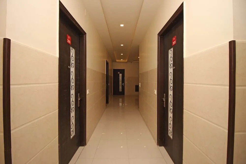 OYO Flagship 737 Paschim Vihar