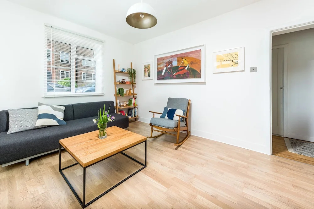 Sensational Southfields Home by King George's Park
