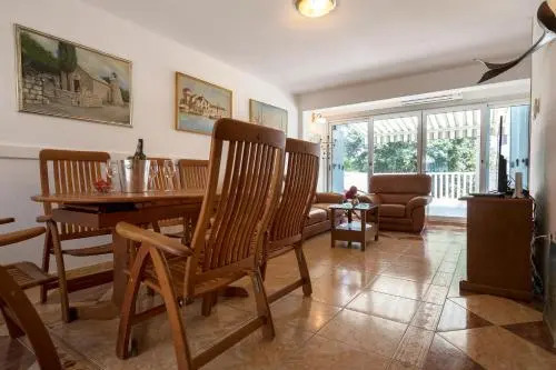 Holiday House Popic