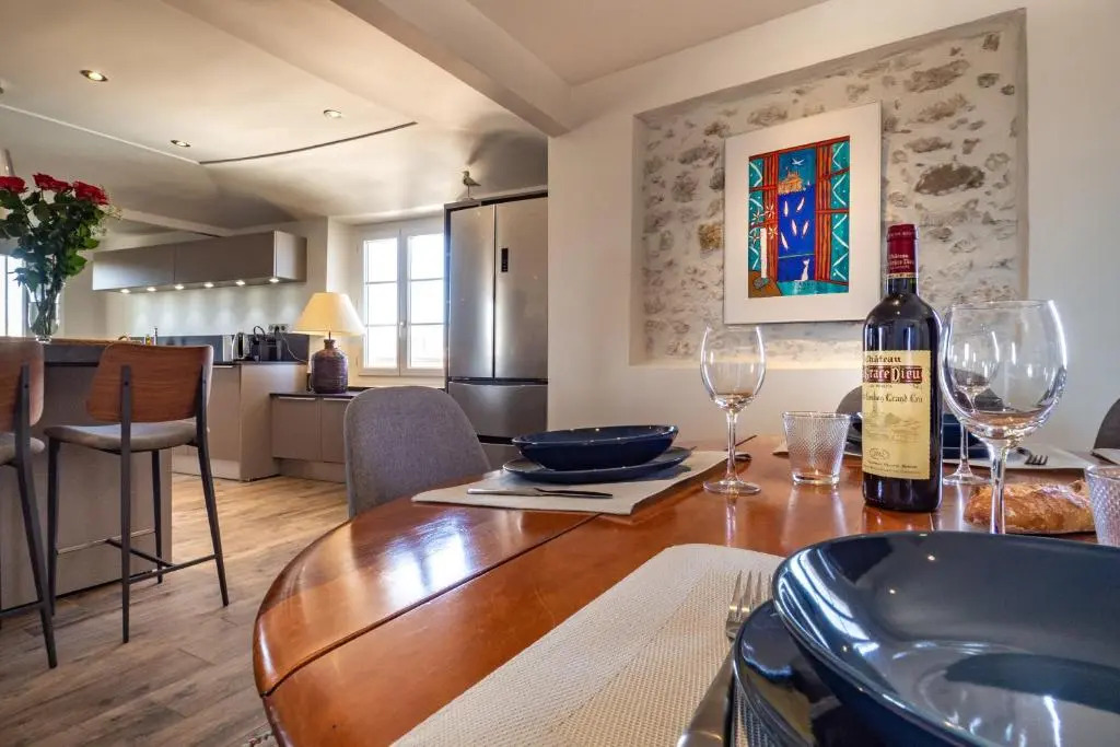 Charmant appartement spacieux pour 6P vue mer vieil Antibes