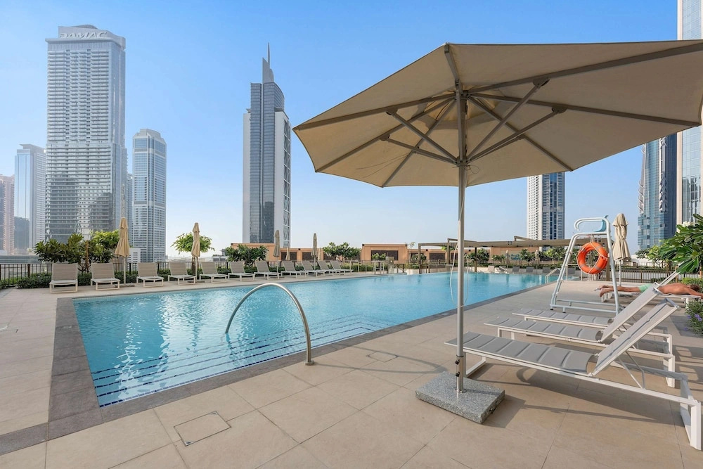Silkhaus Stylish 1BR Pool Gym Burj Crown