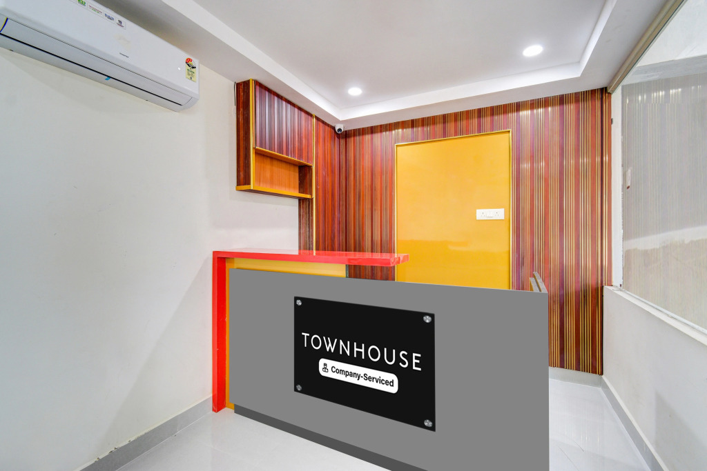 Townhouse Oak Kamineni Bus Stop