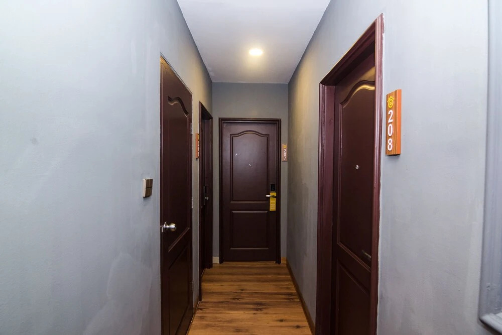 OYO 1327 Avava Inn