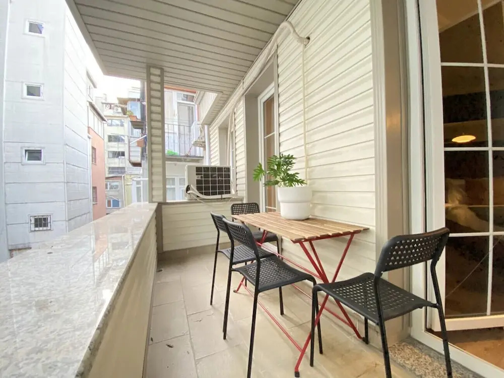 Missafir Exclusive Flat With Balcony in Nisantasi