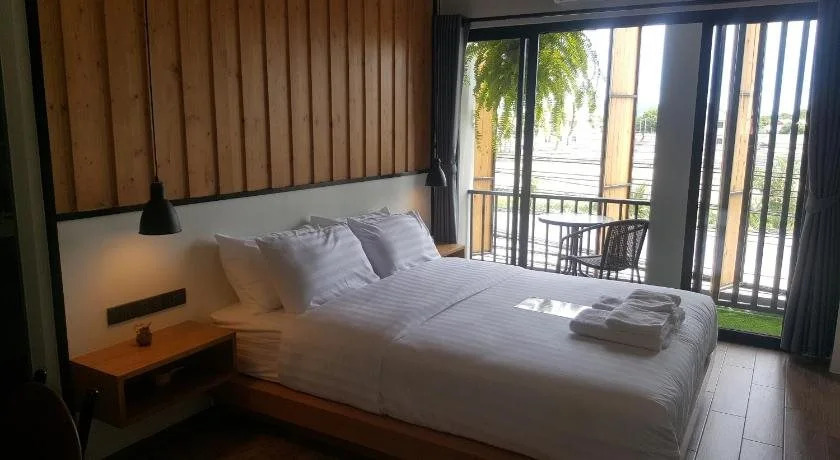 Saya Loft Hostel Lopburi