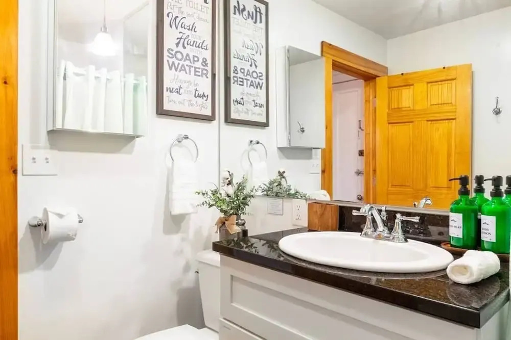 MC Loft at the Pillars-2bd 1bath University Cir