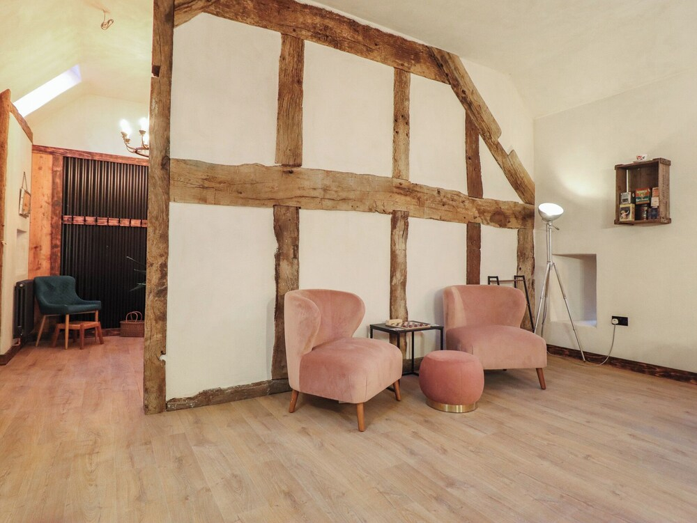 Godre'r Gyrn, Plas Moelfre Hall Barns