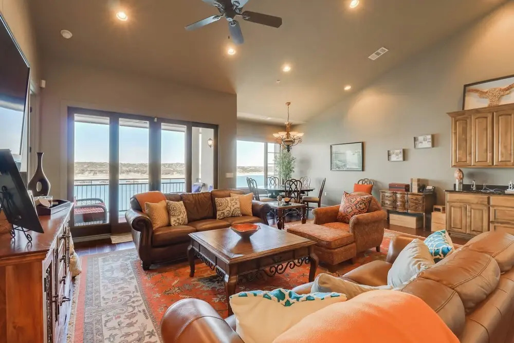 Top-floor Lake-view Condo w/ Boat Dock Access