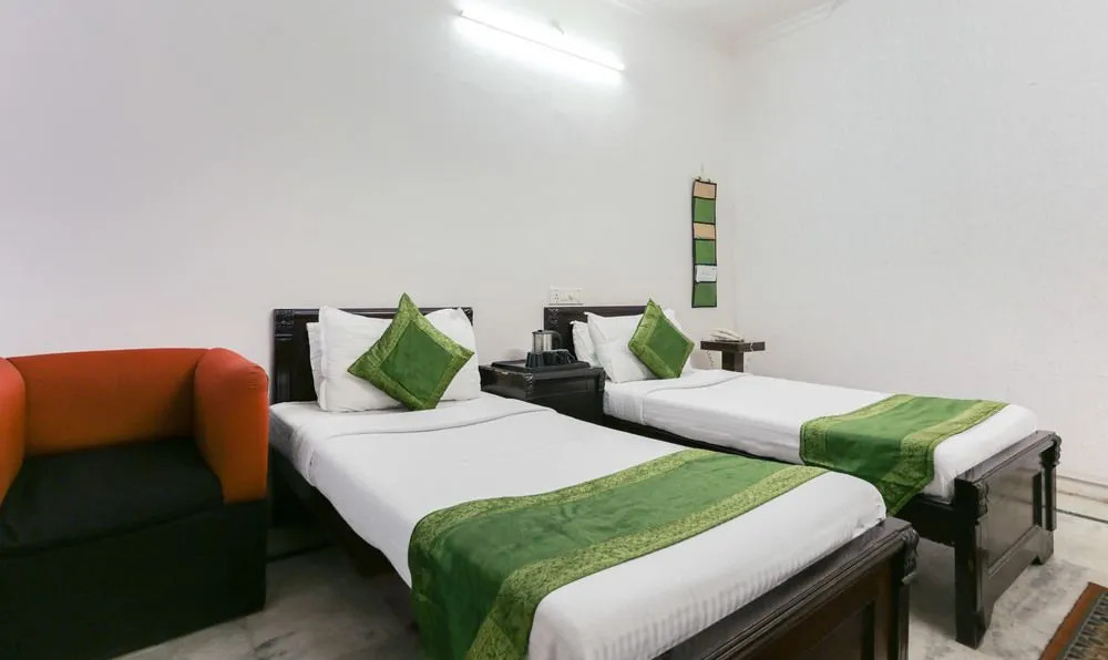 Fabhotel White Lotus