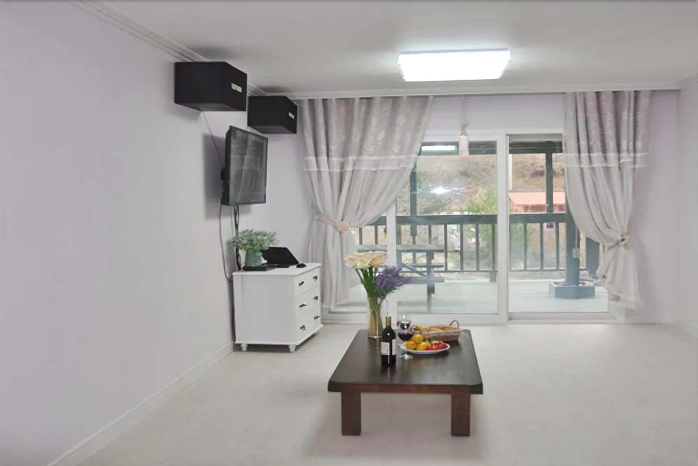 Baenaegol Audio Jeongwon Pension