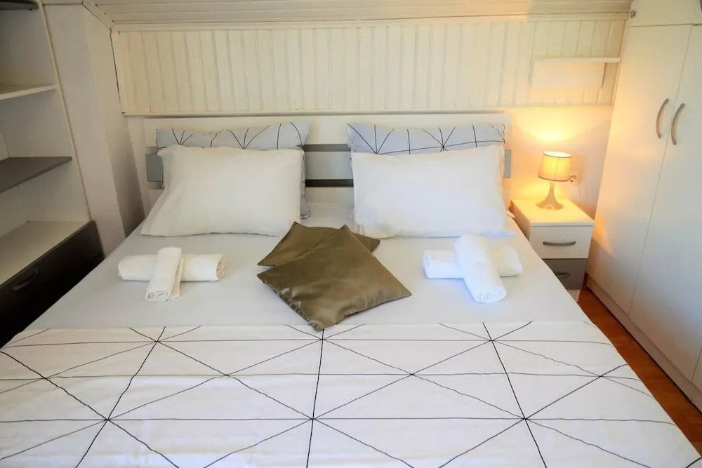 Sea View Apartment on Walking Distance to sea