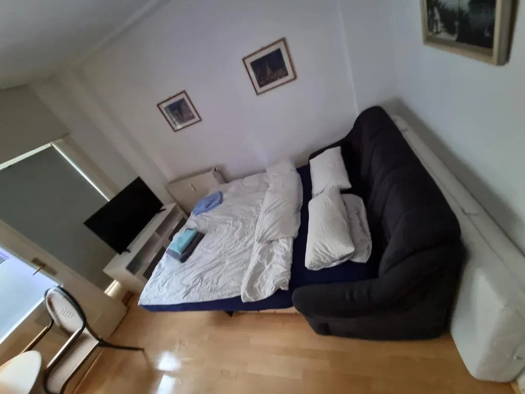 Zentrale 2 Zimmer EG Wohnung mit Balkon