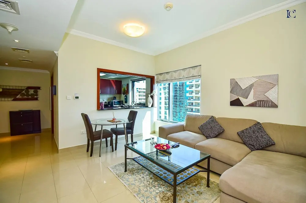 Budget 1BR Apt in Marina  -Time