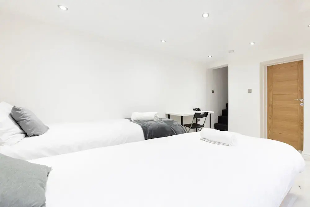 Leeds Retreat - 4BR House, Sleeps 10