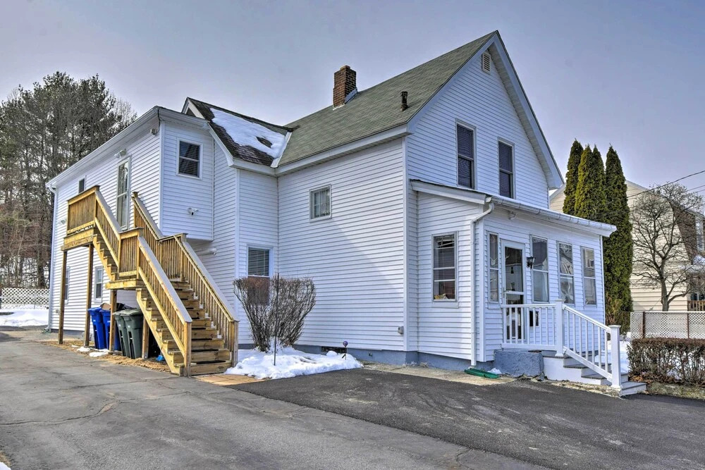 Cozy Getaway - 10 Miles to Mount Wachusett Skiing!
